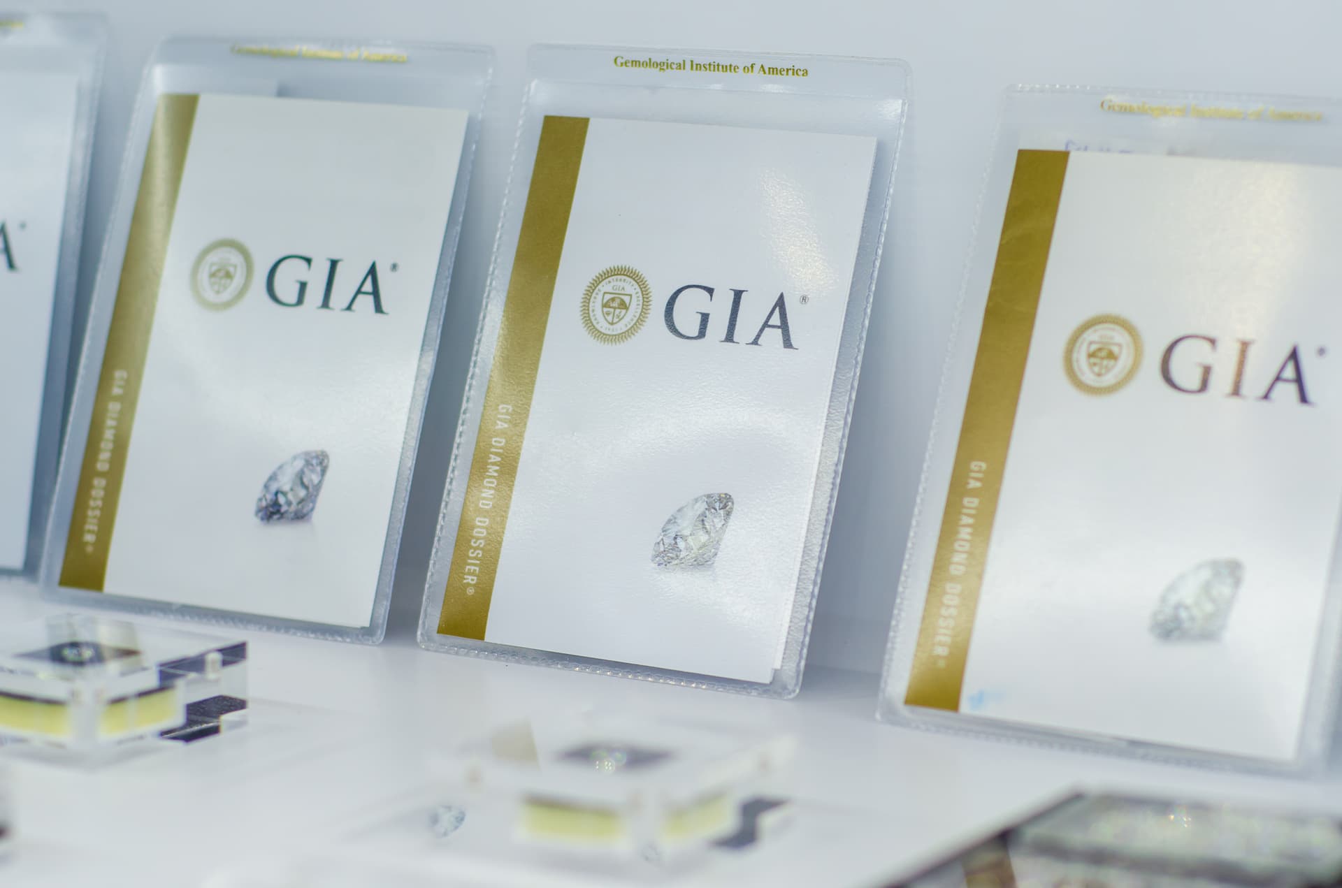 Diamanti Certificati (GIA, IGI, HRD)