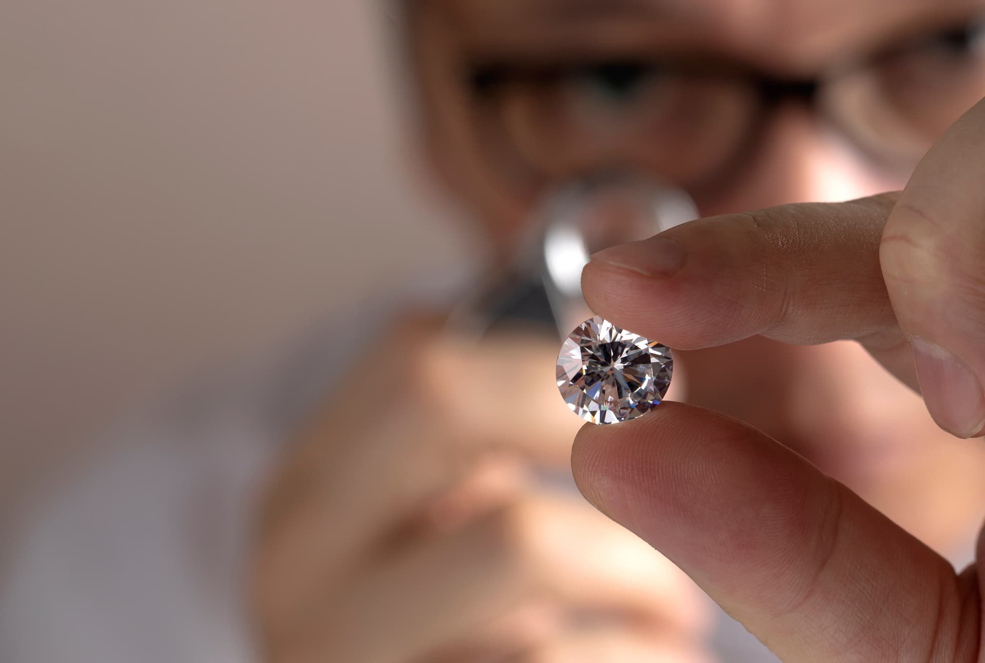 Perizia gemmologica di diamanti e alta gioielleria a Milano